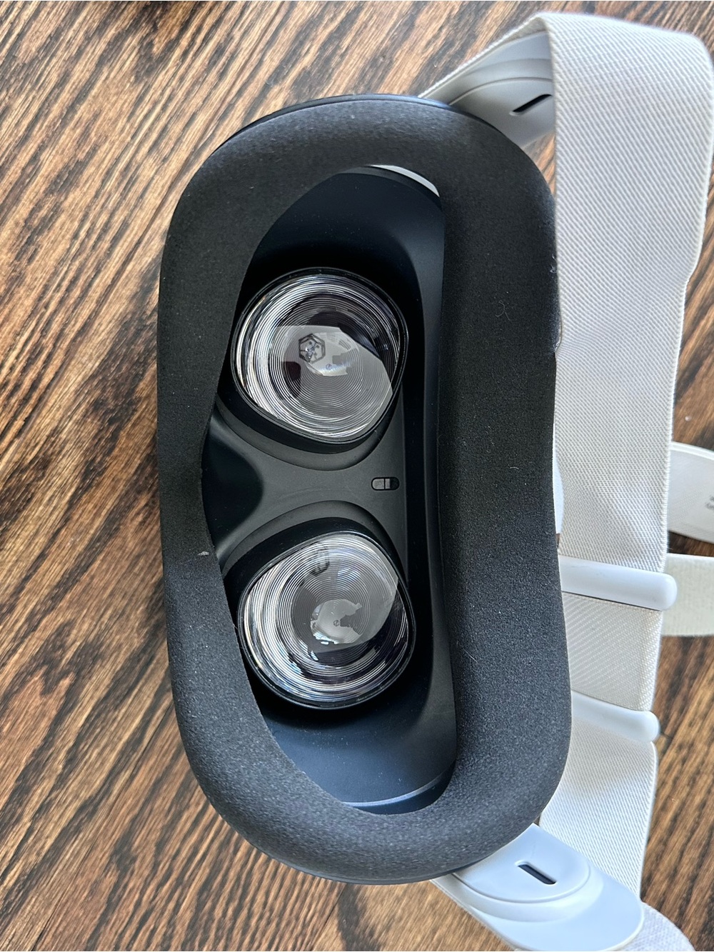 Oculus White VR Headset with Black Foam Face Cushion